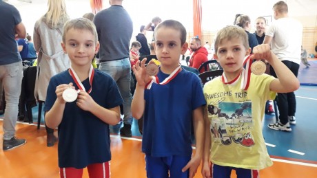 Honvéd Szondi éremeső az ESMTK szabadfogású birkózó gálán